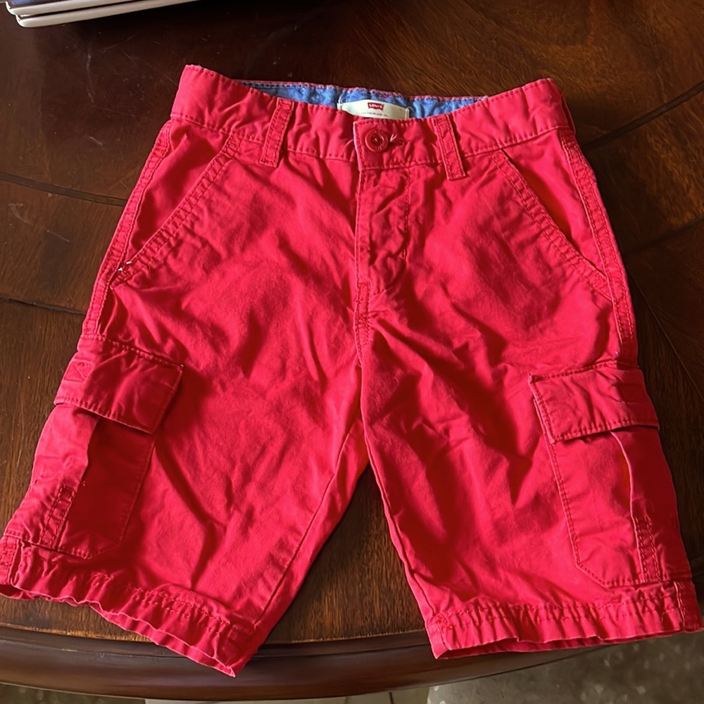 Red Levi’s boys cargo shorts size 6